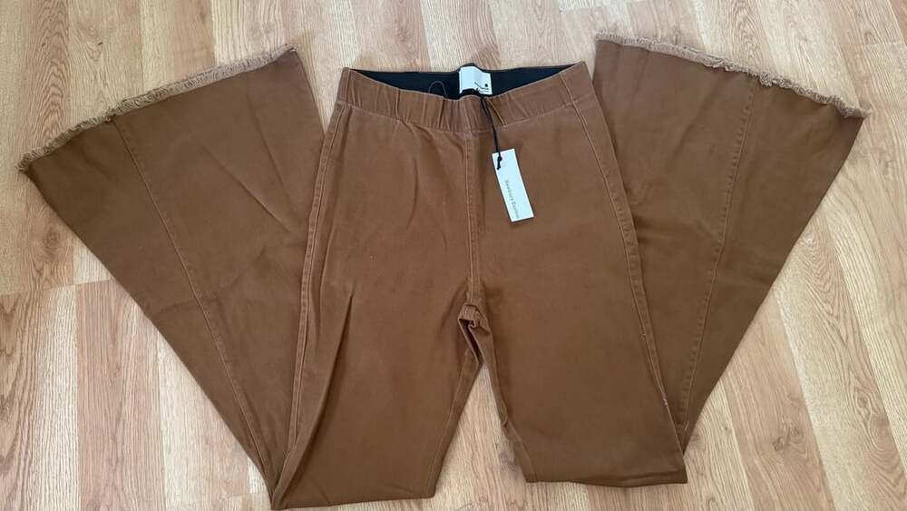 Newbury Kustom Flare Bottoms in Camel new with tags